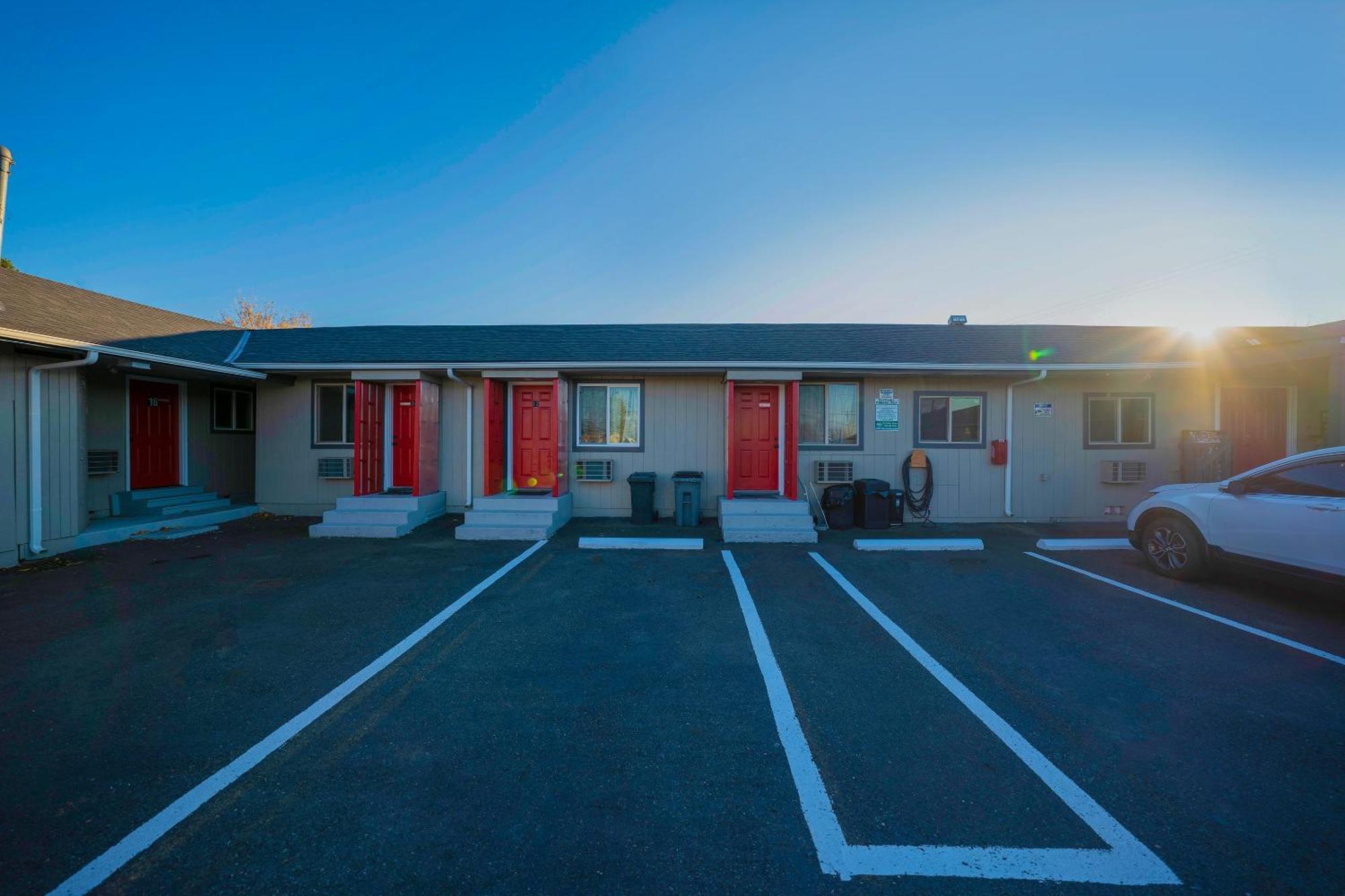 Oyo Hotel Portland Or Near Airport Gresham Esterno foto