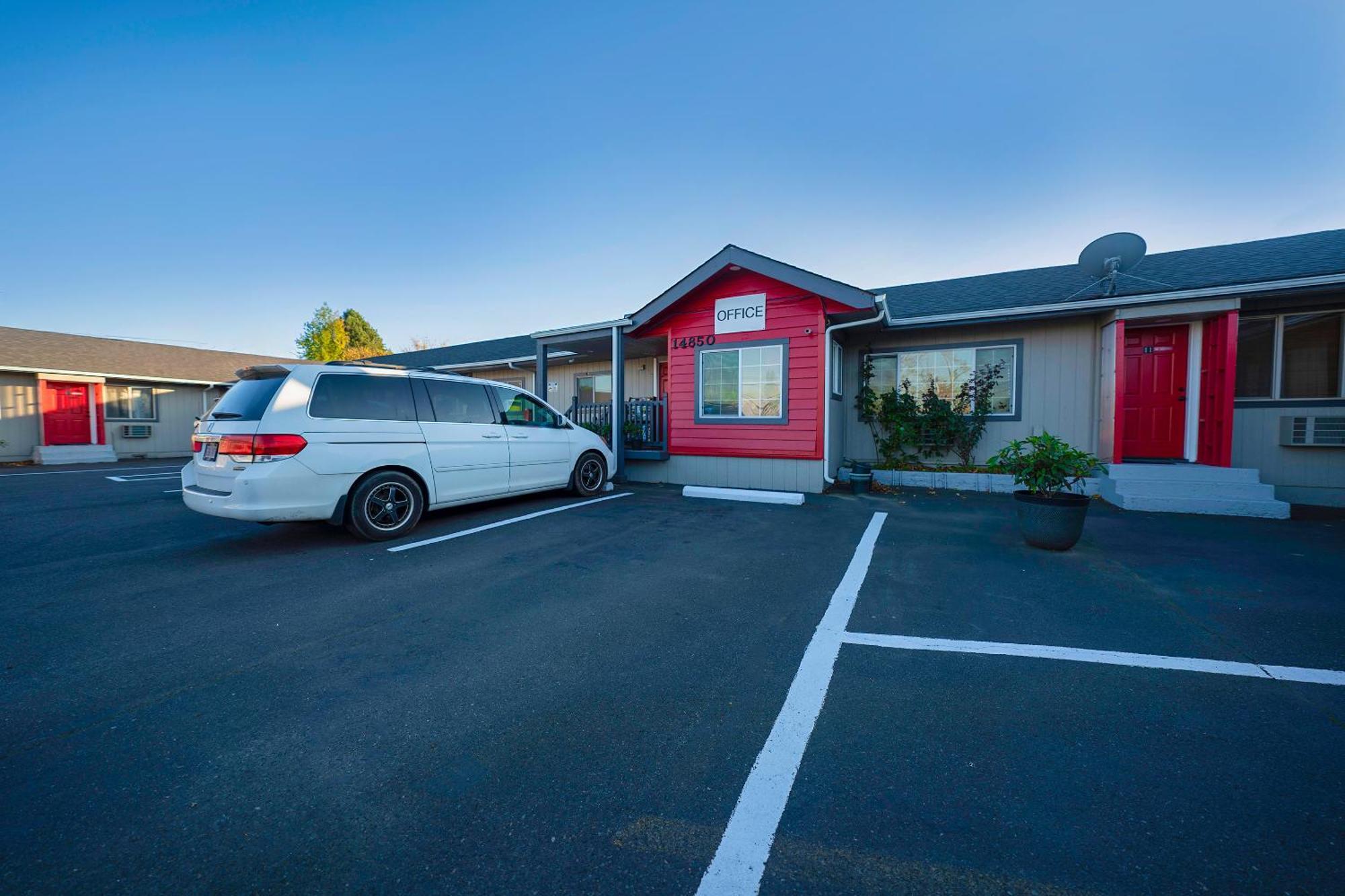 Oyo Hotel Portland Or Near Airport Gresham Esterno foto