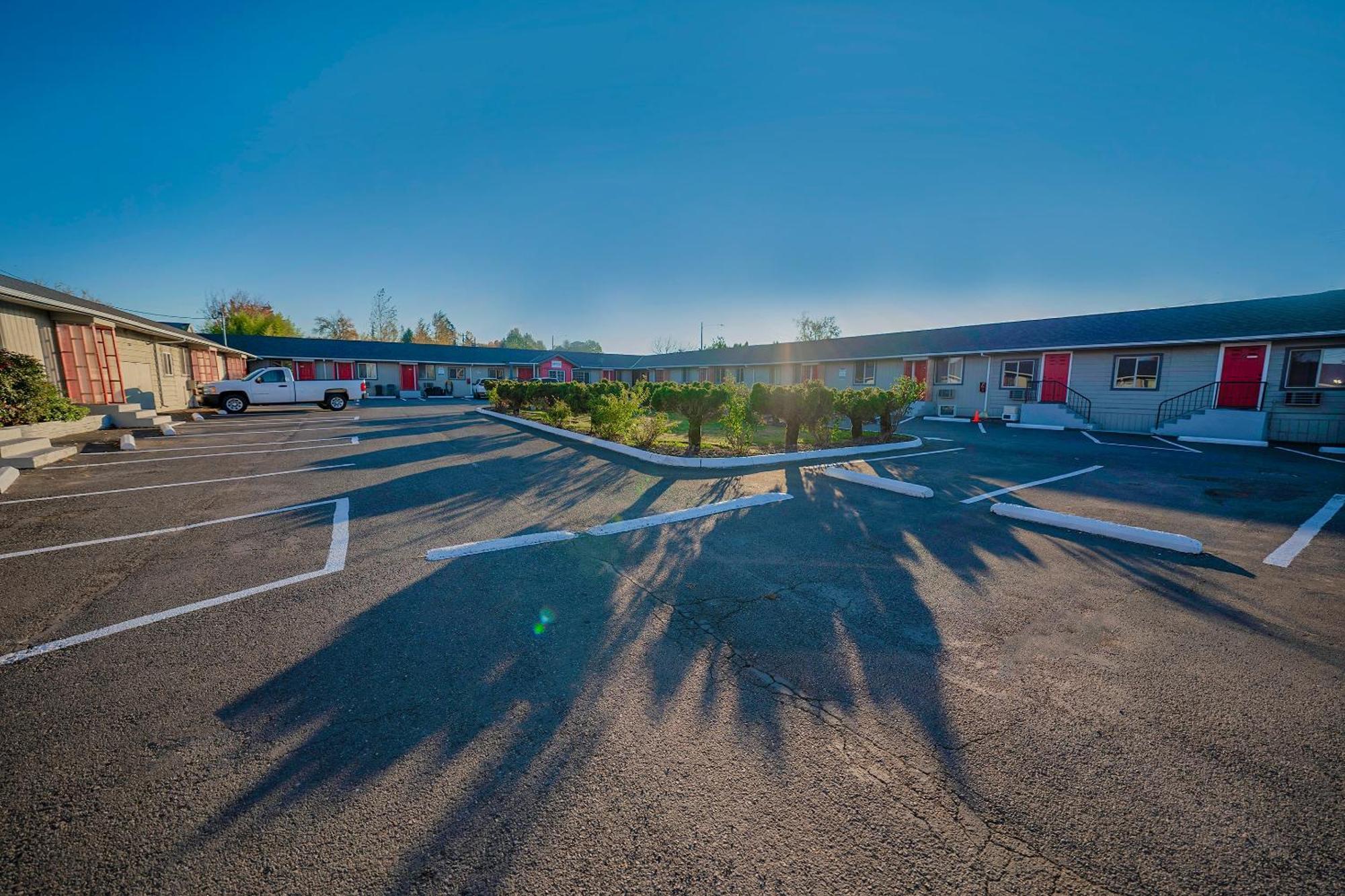 Oyo Hotel Portland Or Near Airport Gresham Esterno foto