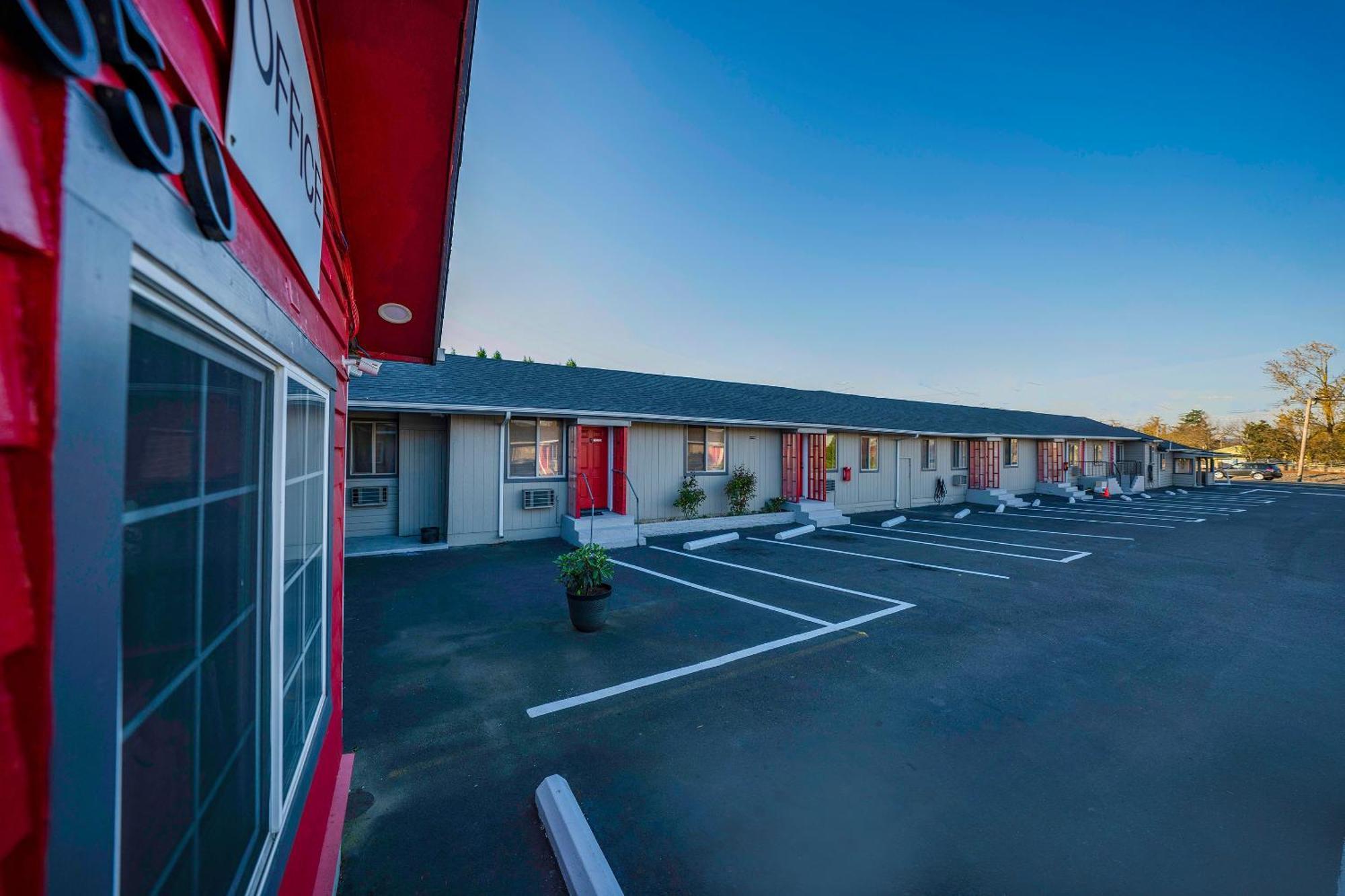 Oyo Hotel Portland Or Near Airport Gresham Esterno foto