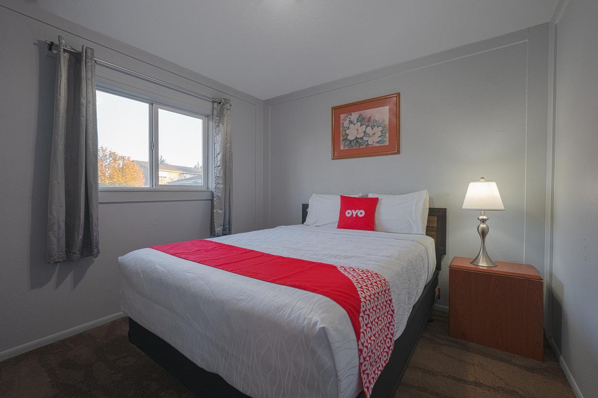 Oyo Hotel Portland Or Near Airport Gresham Esterno foto