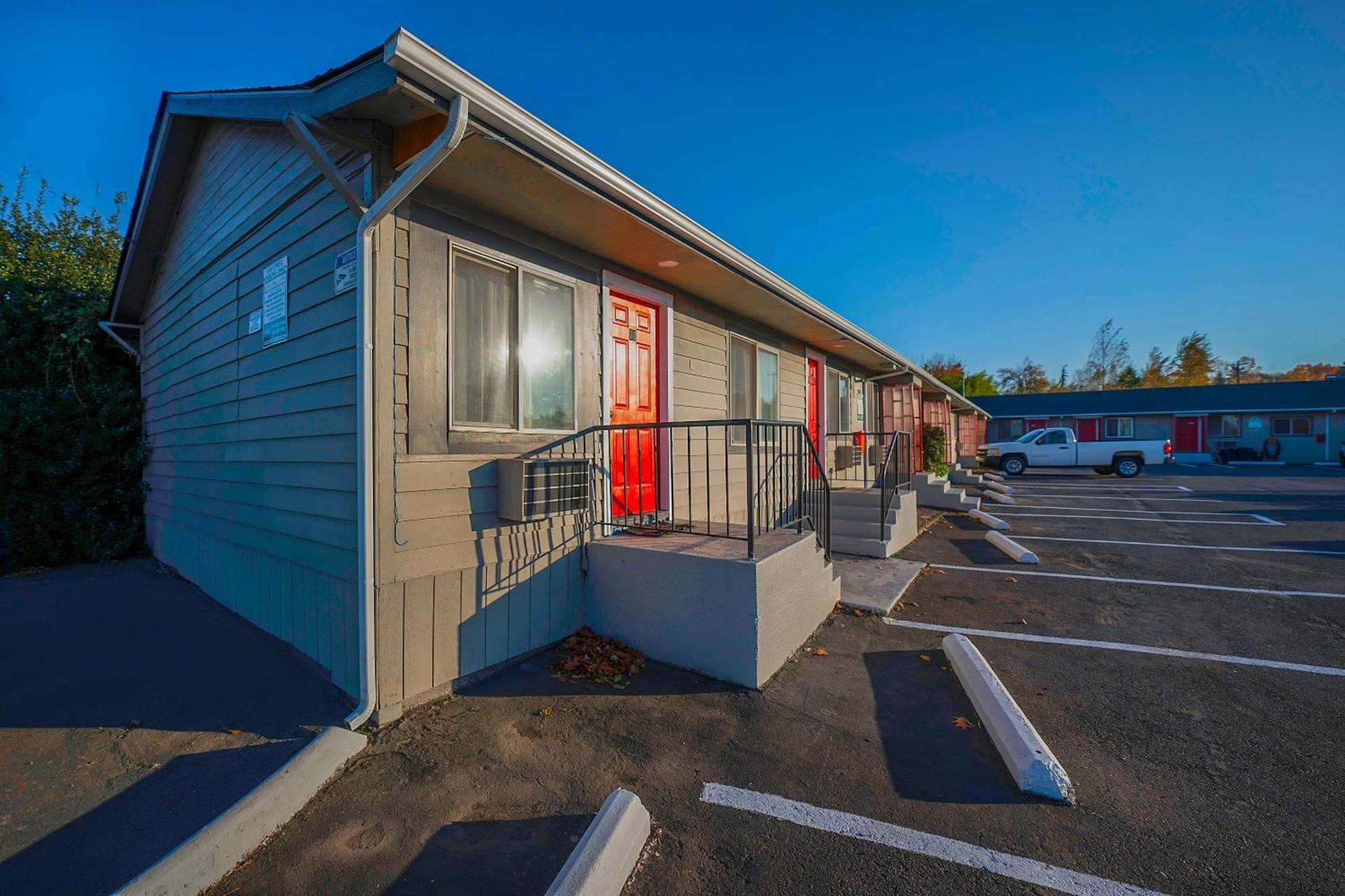 Oyo Hotel Portland Or Near Airport Gresham Esterno foto